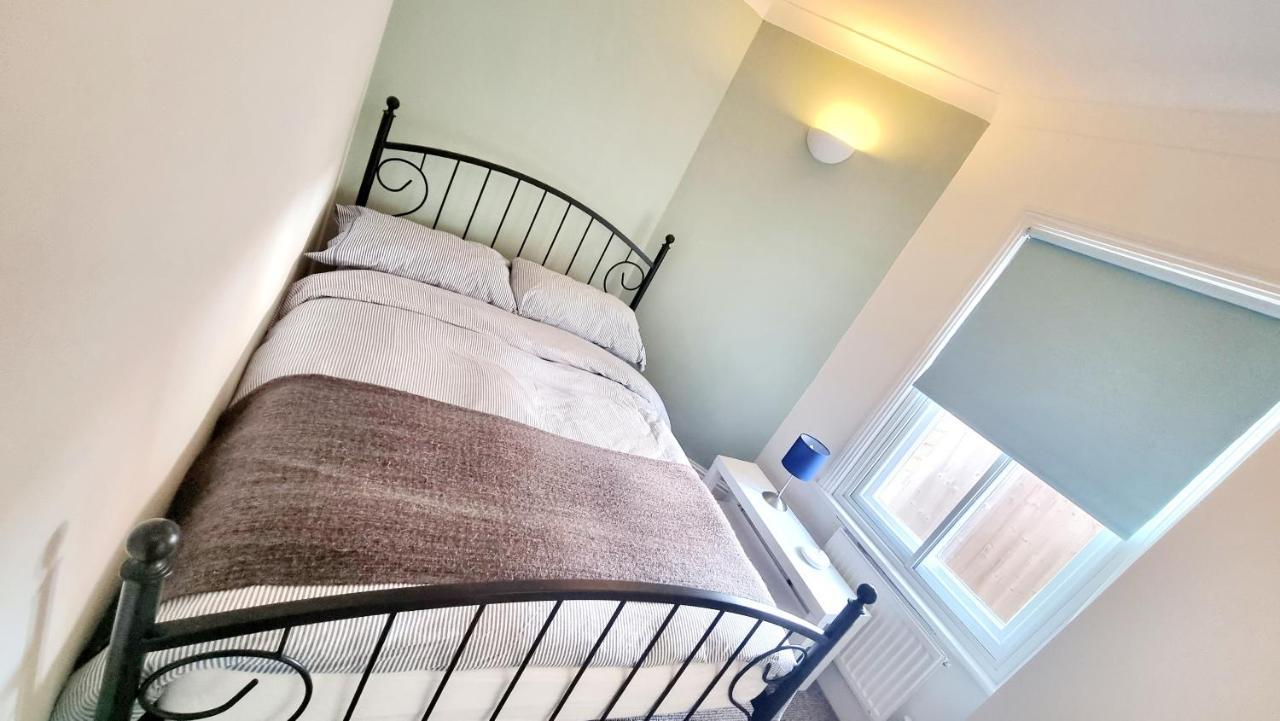 Beachcomber Holiday Apartments Суонидж Екстериор снимка