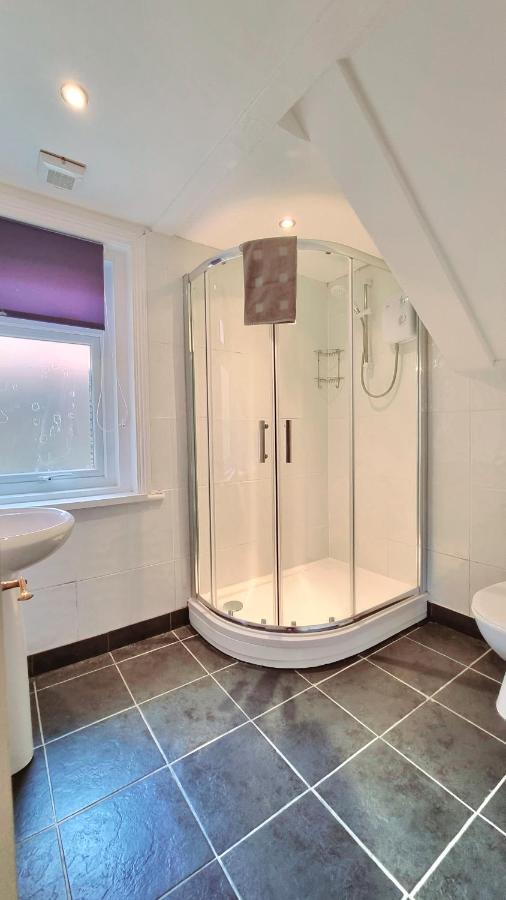 Beachcomber Holiday Apartments Суонидж Екстериор снимка