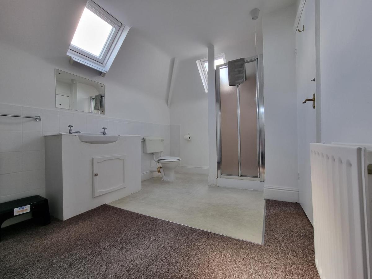 Beachcomber Holiday Apartments Суонидж Екстериор снимка