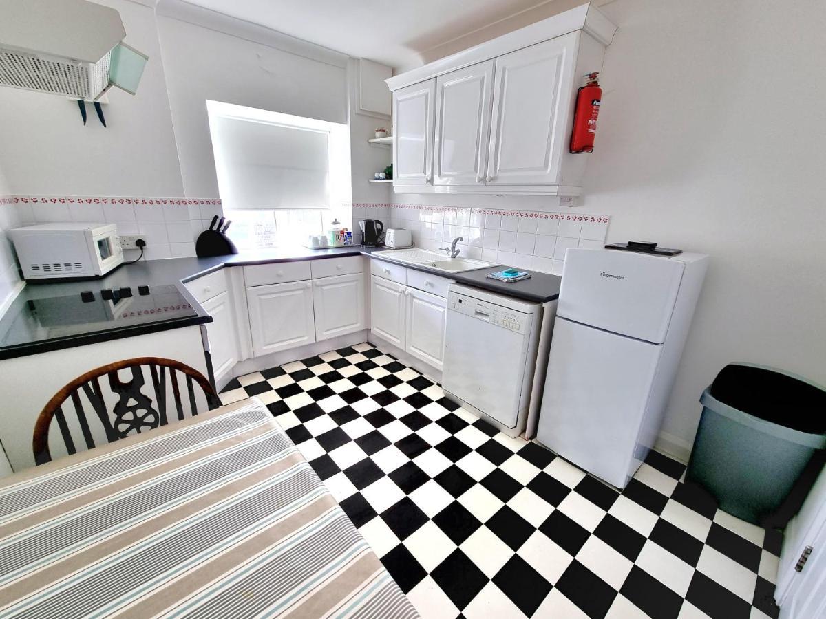 Beachcomber Holiday Apartments Суонидж Екстериор снимка