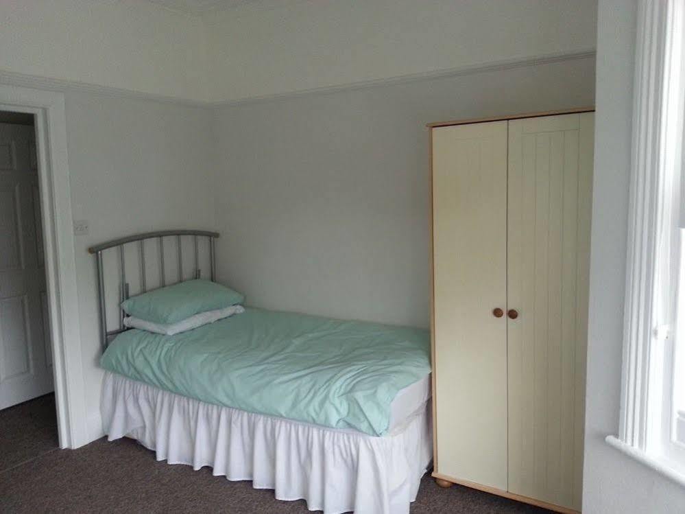 Beachcomber Holiday Apartments Суонидж Екстериор снимка